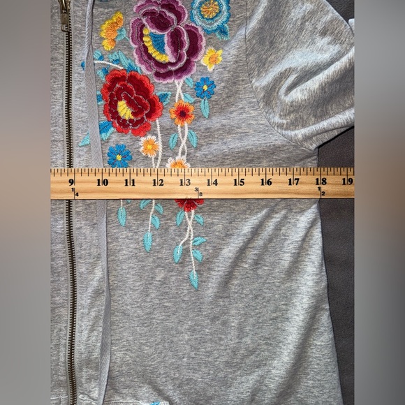 JWLA JOHNNY WAS Light Heather Gray Embroidered Floral Sleeve Zip Up Hoodie Small - Picture 8 of 12